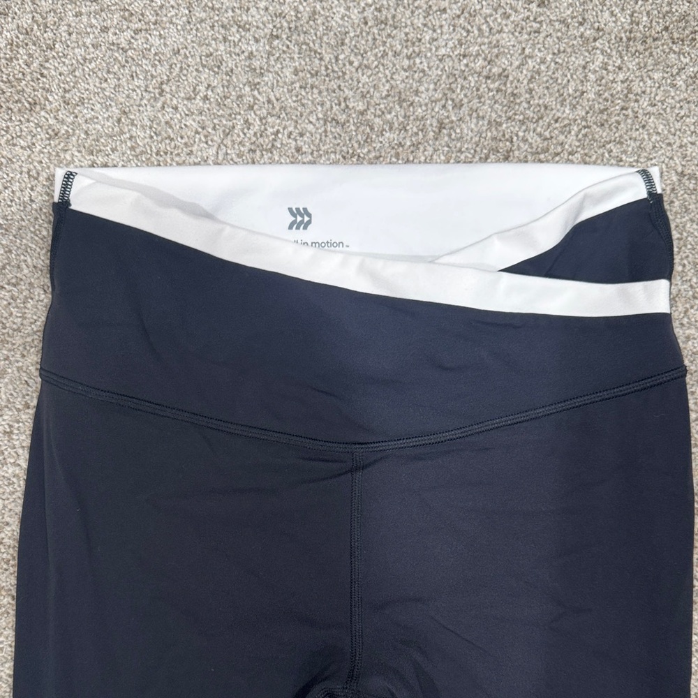 All in Motion Black Everyday Soft Ultra High Rise Leggings 7/8 length - Picture 2 of 8
